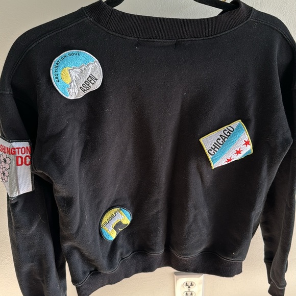 Soul Cycle crew neck with state patches - Picture 9 of 9